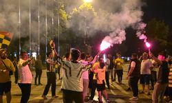 Düzce’de Fenerbahçe Başkanı Aziz Yıldırım sevinci! Havai fişek gösterisi yapıldı!