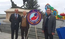Sizin de Ataya Arkanızı Dönerek Çektirdiğiniz Bir Sürü Fotoğrafınız Var!
