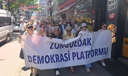 "Şeriata Karşı Omur Omuza" diyerek slogan attılar