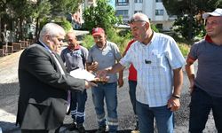 200 DERECE SICAKTA ÇALIŞAN ASFALT İŞÇİLERİNE TATLI VE MEŞRUBAT İKRAMINDA BULUNULDU