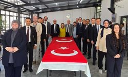 Türk Bayrağı Üzerine El Basarak Yemin Ettiler!
