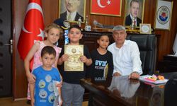 Başkandan Öğrencilere Karne Hediyesi!