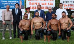 Vali Hacıbektaşoğlu, Dereceye Giren Pehlivanlara Ödüllerini Bizzat Takdim Etti