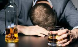 Alkol Zehirlenmesi Neden Olur? Belirtileri Nedir?