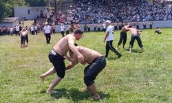 Yeşil Sahada Güreş Resitali… Tarihi Dağköy Er Meydanı Dualarla Başladı