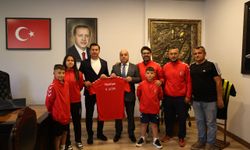Uluslararası Arenada Büyük Gurur: Badmintonun Genç Yıldızları İstanbul Yolcusu