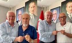 Başkandan Ziyaretçilerine Türk Bayrağı Rozeti!