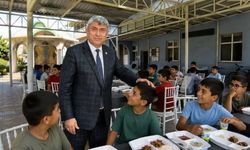 Başkandan Kur’an Kursu Öğrencilerine Yemek İkramı!