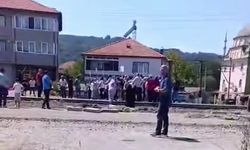 Bakacakkadı’da Hemzemin Geçit Kapatıldı: Mahalle Sakinleri Yolu Geri İstiyor