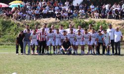 Köy Turnuvasında Zirvenin Adı Abdi Spor: 16 Takımlı Dev Turnuvada Şampiyonluk Geldi