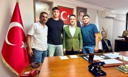 AK Parti'ye Gençlik Aşısı: Yeni Üyeler Davaya Katıldı