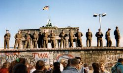 Berlin Duvarı Neden Yapıldı? Ne Zaman Yıkıldı?