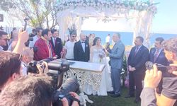 Bakan Işıkhan Genç Çiftin Evlilik Cüzdanını 3 Çocuk Temennisiyle Verdi