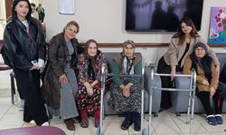 İyi Parti Zonguldak Gençlik ve Kadın Kollarından Huzurevine Anlamlı Ziyaret