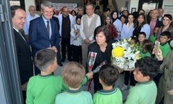 Zonguldak'ta 44 Yıllık Eğitim Yolculuğu Noktalandı: Hülya Öğretmen’e Duygu Dolu Veda