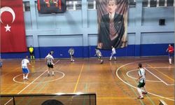 Heyecan dorukta. 4. Kamu Spor Oyunları Futsal Turnuvası Kilimli’de Başladı!