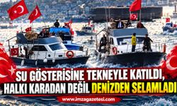 Başkan Dökmeci Su Gösterisine Tekneyle Katıldı, Halkı Karadan Değil Denizden Selamladı