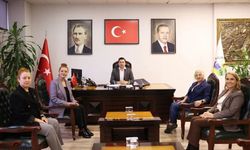 Kilimli’de Kadın Elinin Gücü: Belediye Başkanı Kamil Altun’a Anlamlı Ziyaret