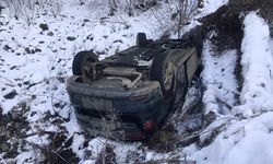 Otomobil Yoldan Çıktı:2 Yaralı!