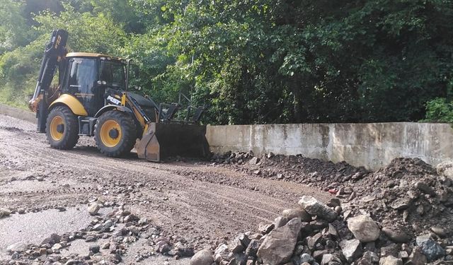 Plajlarda temizleme çalışmaları sürüyor