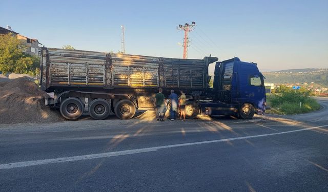 Zonguldak-Ereğli arasında TIR kazası.