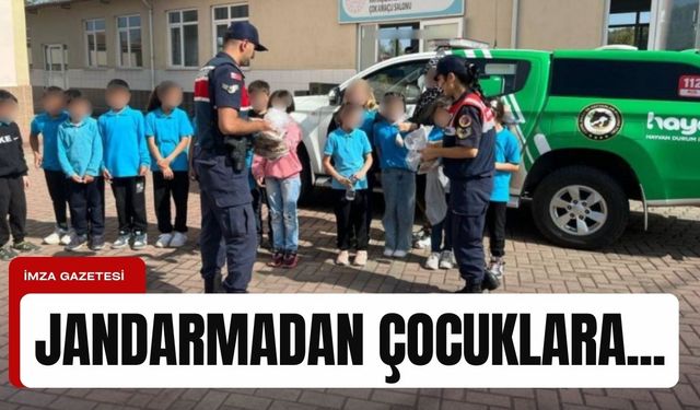 Jandarma köyde çocuklara göstere göstere anlattı...