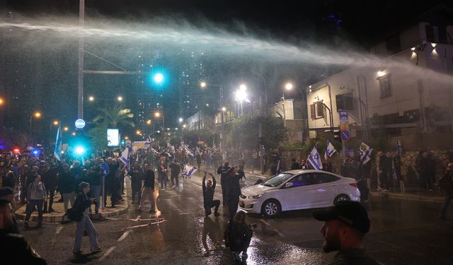 Eski Başbakan'dan gece gündüz protesto çağrısı