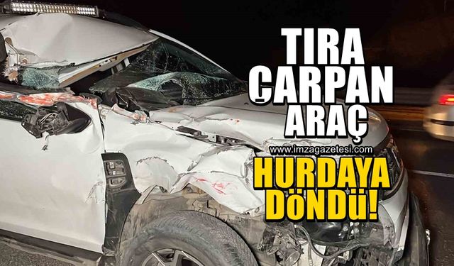 Tıra çarpan araç hurdaya döndü! Yaralılar var...