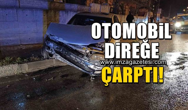 Kontrolden çıkan otomobil direğe çarptı!