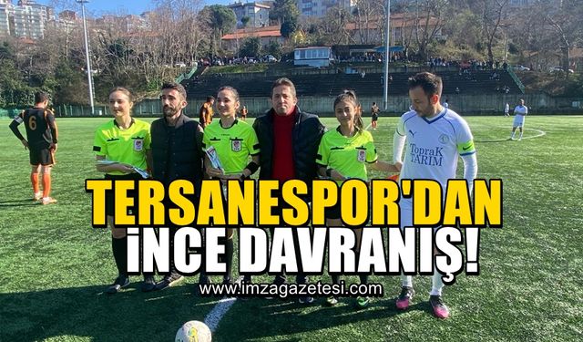 Tersanespor, 8 Mart Dünya Kadınlar Günü nedeniyle maç öncesinde hakemlere çiçek taktim etti