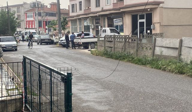 Kopan kablo trafiği kitledi