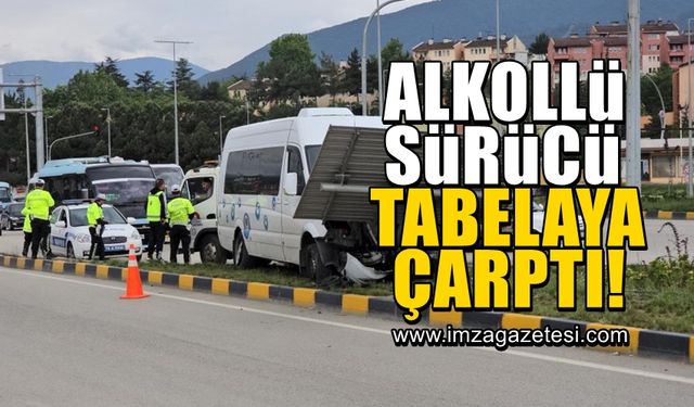 Alkollü minibüs şoförü, yön tabelasına çarptı!