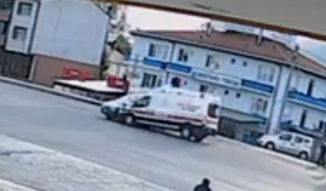 Ambulansla ticari araç çarpıştı!