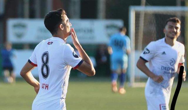 Zonguldak Kömürsporlu Fatih Yiğit Şanlıtürk’ün, Tepecikspor’a attığı gole kız arkadaşının tepkisi gündem oldu!