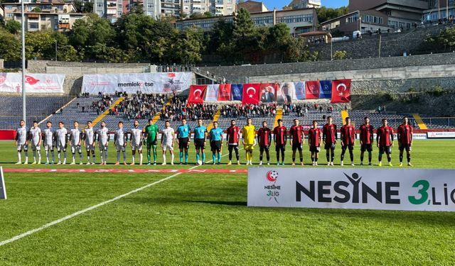 Zonguldakspor-Turgutluspor maçında şehitler için saygı duruşu!