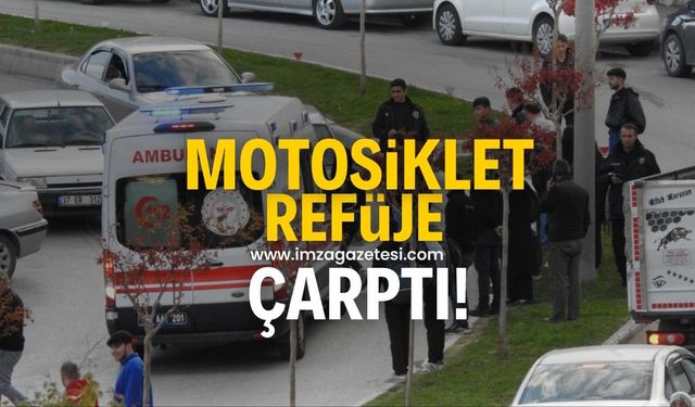 Motosiklet refüje çarptı! Yaralılar var