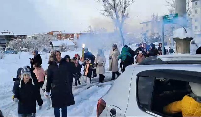 Öğrencilerden, 24 Kasım'da öğretmenlerine duygulandıran sürpriz!