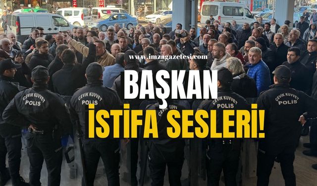 Belediye önünde istifa sesleri!