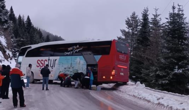 Yolcu otobüsü yoldan çıktı