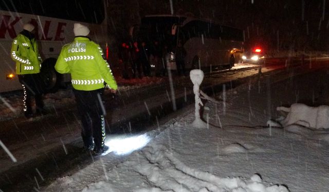 Zonguldak-Ereğli karakoyulda sürüçülerin kar ile imtihanı!