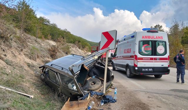 Feci kazada otomobil hurdaya döndü