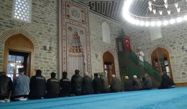 Tarihi camide gelenek devam etti