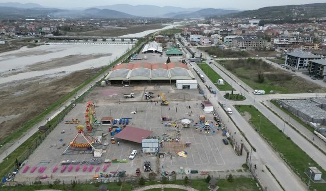 Çaycuma’da Giysi Pazarı da Kapalı Alana Taşınıyor...