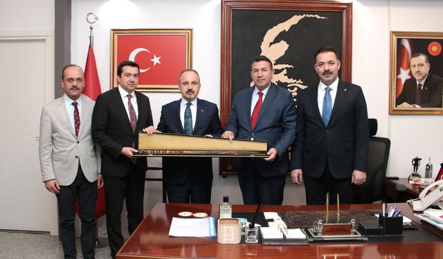 İçişleri Bakan Yardımcısı Bülent Turan’dan Devrek Belediyesi’ne anlamlı ziyaret...