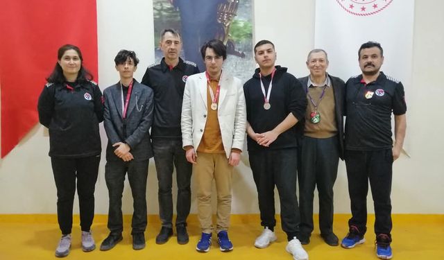 Çaycumalı öğrencilerden satrançta büyük başarı!