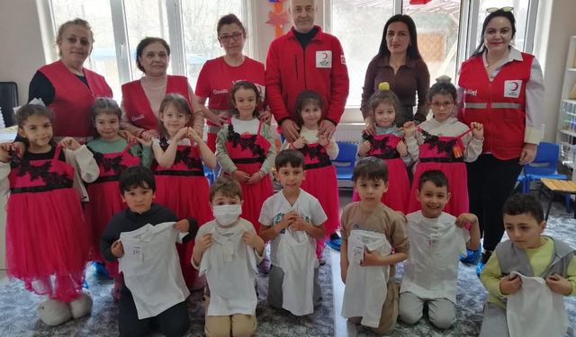 Kırmızı hilalin ışığı minik yüreklerde parladı!