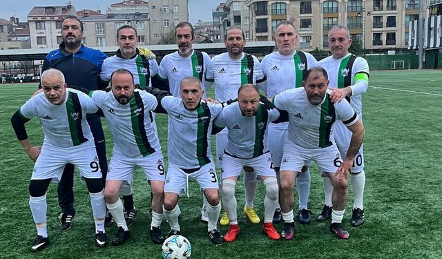 Turgut Tanyıldız Masterler, Kücükçekmece'yi 5-0 yenerek yarı finale çıktı...