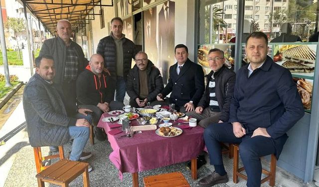 Kilimli Belediye Başkanı Kamil Altun, güne esnaf kahvaltısıyla başladı...