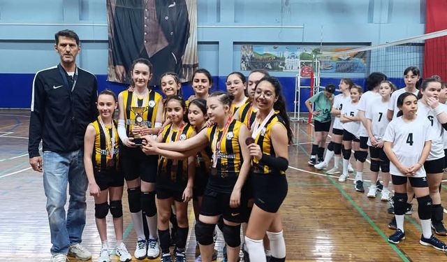 23 NİSAN COŞKUSU ZONGULDAK'TA VOLEYBOLLA TAÇLANDI