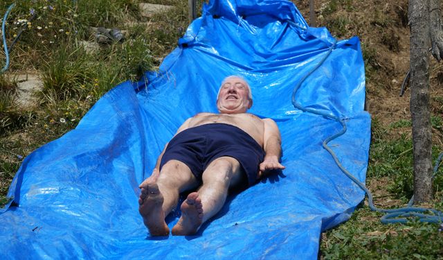 Kendi aquaparkını kurdu